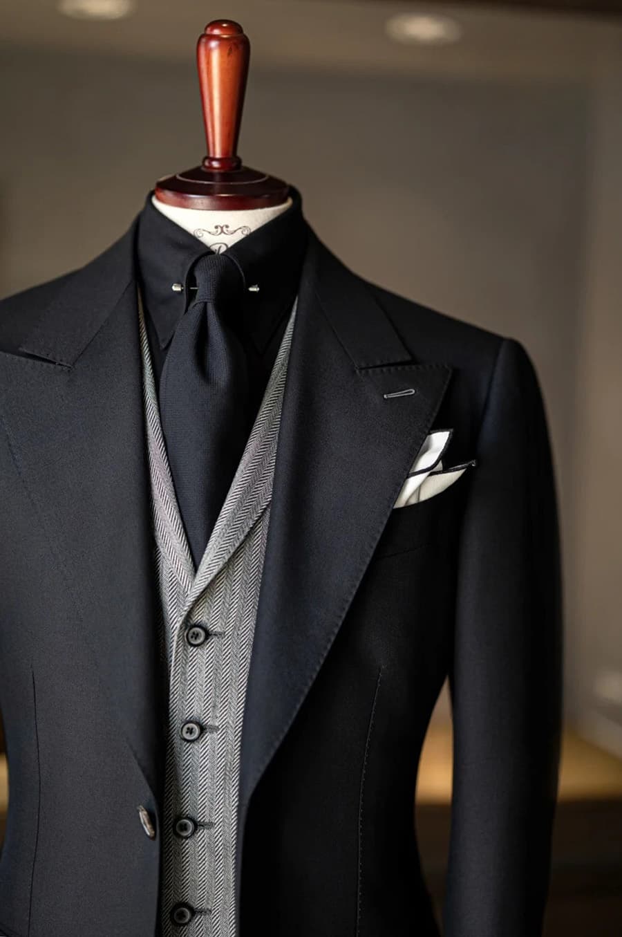 Bộ Vest Đen Ve Ngược 3